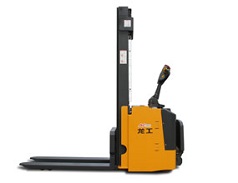 1-1.5噸全電動堆高車 